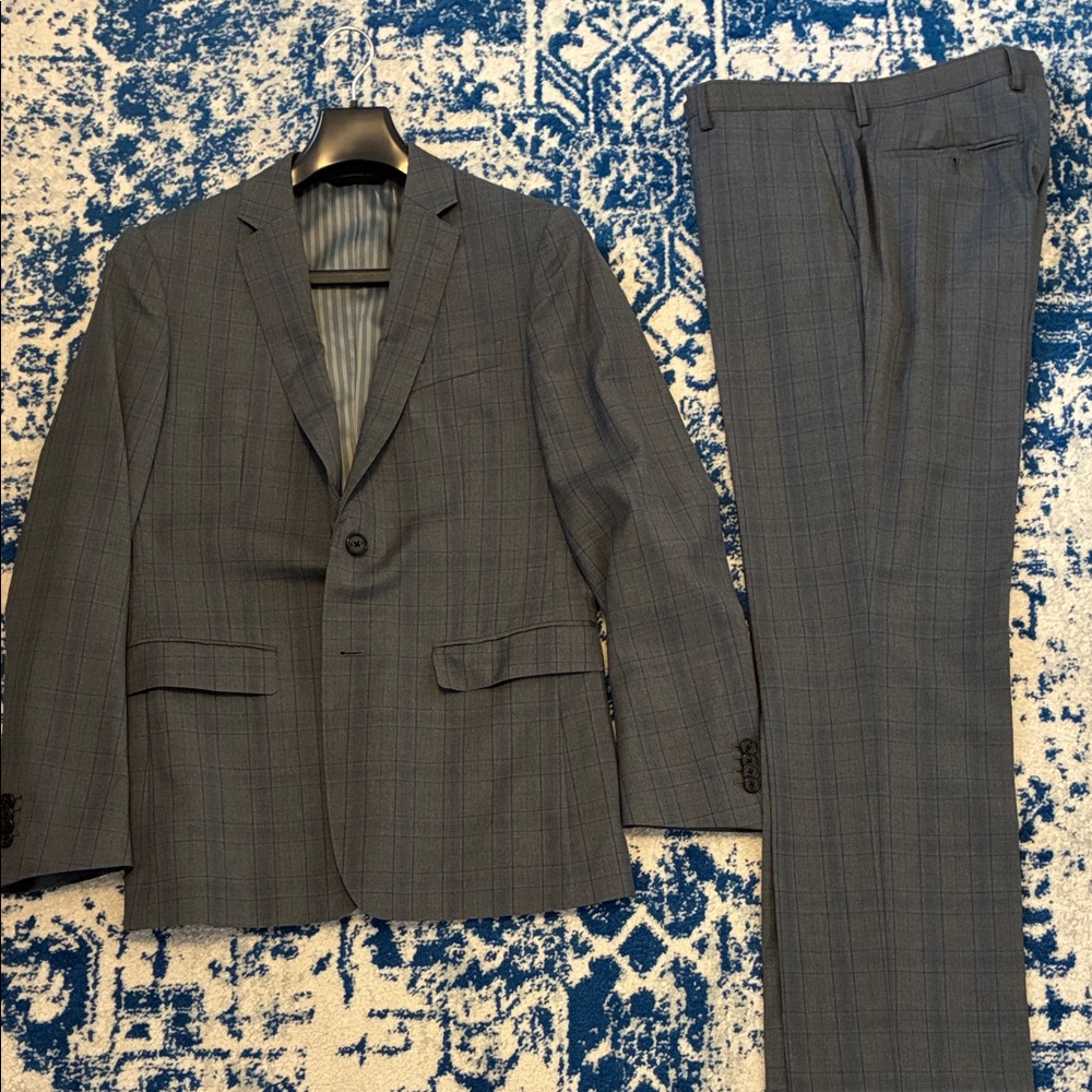 Men's Banana Republic Gray Plaid Suit 38R Jacket & 33x30 Pants (34” Waist)